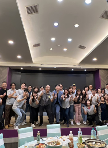 中正大學企管系114級MBA舉辦敘舊迎新聯合餐會，企管系執行長鄭祥麟教授親臨祝賀！打造學習新起點