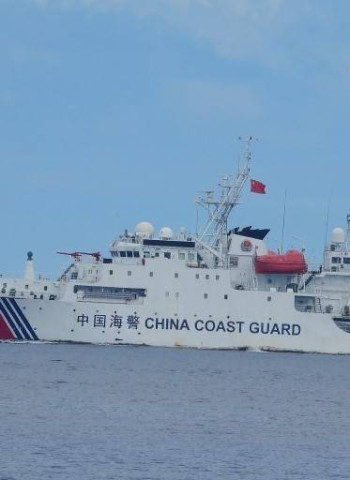 中國海警船侵擾我東沙水域 海巡署艦船全程監控驅離 強烈譴責中國灰色地帶侵擾