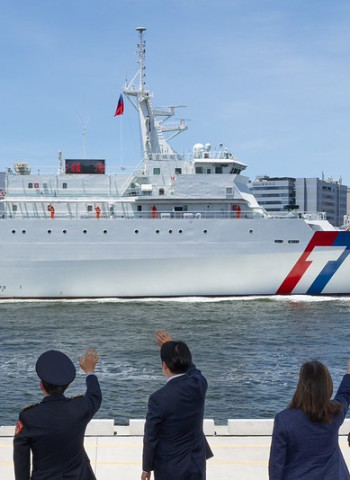 賴清德總統視導海安12號演習 肯定海巡扛起藍色國土守護重責 籲朝野支持強化國安韌性