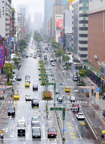 高雄房市分析：專家指出房價下跌加劇，買方觀望情緒升高，租屋市場異常火熱