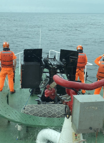 我國漁船海上失火棄船 海巡全力以赴持續搜救中