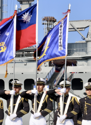 海軍敦睦艦隊抵臺南安平商港  黃偉哲為國軍加油盼全民提升國防意識