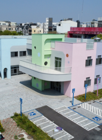 臺南安南區托育資源中心奪建築三冠王！親子共融公園空間成育兒新典範