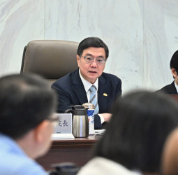 行政院長卓榮泰主持道安會報，強化行人安全與駕照管理改革，盼達成2050年道路交通事故零死亡目標