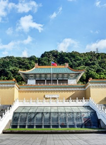 故宮博物院榮獲交通部「十大觀光亮點」獎殊榮　百年院慶人氣再攀高峰