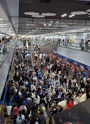 Super Junior 大巨蛋開唱引爆藍海潮　北捷加派列車疏運 寵粉陪歌迷到最後