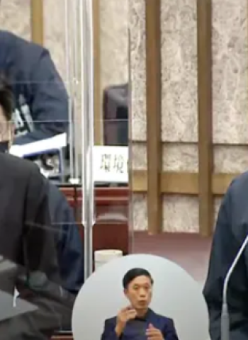 被問「當兵多久」！高雄市長陳其邁跳針答「我當國民兵」　網曝3個月真實役期引熱議