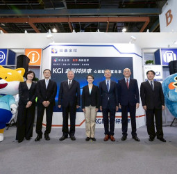 蕭美琴副總統參觀2025臺北國際金融博覽會　肯定臺灣金融產業在防詐、投資與永續發展上的創新服務