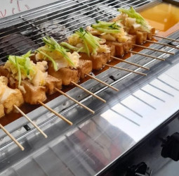 台東港式臭豆腐 外酥內嫩炭火堅持 烤出一塊塊記憶裡味道