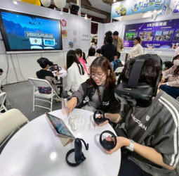 臺南市領航教師攜手學校共譜AI新樂章！VR沉浸式體驗打造有感學習的震撼成果曝光