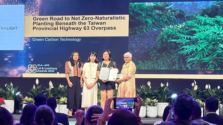 台63線高架橋下自然綠化獲 2025 IFLA 國際景觀大獎 公路局以自然式植栽打造永續示範
