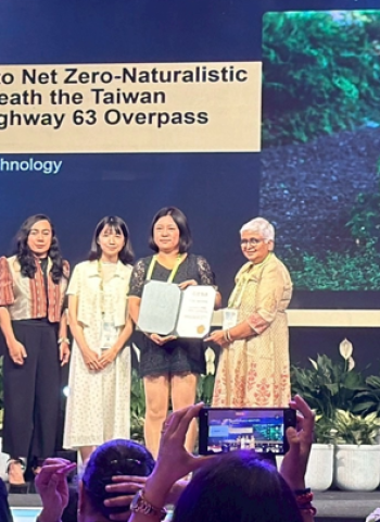 台63線高架橋下自然綠化獲 2025 IFLA 國際景觀大獎 公路局以自然式植栽打造永續示範