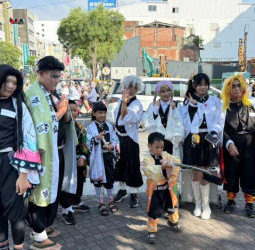 臺南海安觀光商圈萬聖節派對熱鬧登場 萬人扮裝潮爆海安街頭