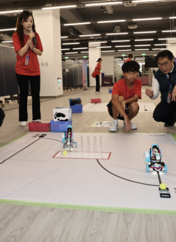 AI機器人全國賽臺南登場 臺南市長黃偉哲勉勵來自各校選手勇於挑戰發揮創意