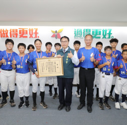 億載國小TEEBALL國際賽奪雙冠 黃偉哲肯定小選手們為國爭光