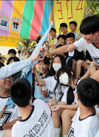 南市民德國中57週年校慶 黃偉哲現身祝福勉勵學生努力學習充實自我