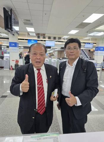 澎湖縣長陳光復,為了澎湖縣政,冒雨親赴台北為澎湖縣民的權益奔走。