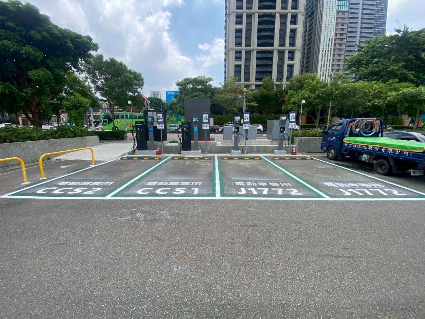 打造智慧綠能城市！臺中公有停車場電動車充電設備持續增設 APP查詢即時空位與剩餘電量 提升民眾便利性