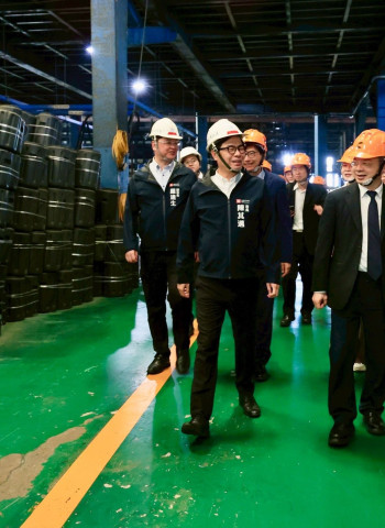 經濟部長龔明鑫南下關懷高雄扣件業 高雄市長陳其邁:危機就是轉機 布局全球市場迎戰232條款