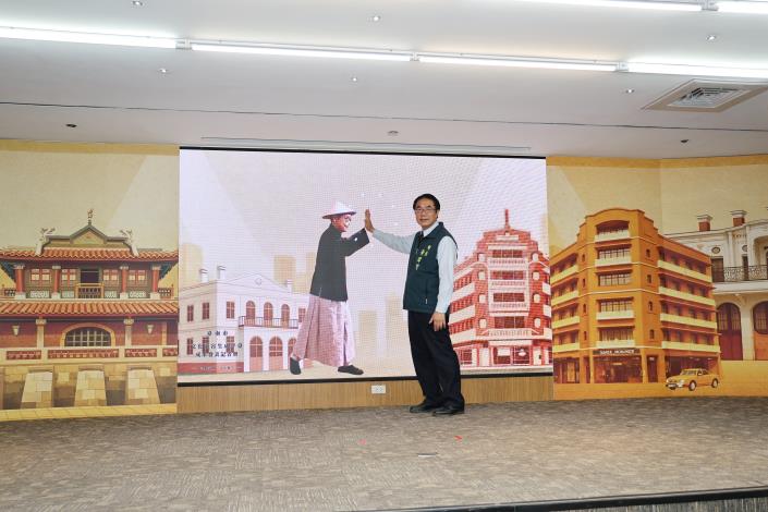 六都首創　臺南市長黃偉哲打造AI文化內容生成平台　匯聚萬張老照片訓練專屬模型　開啟在地文化數位創新應用