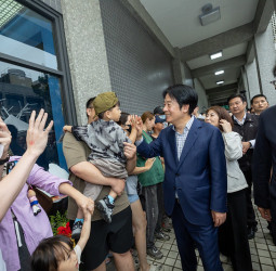 賴清德總統出席屏東「包圍縣府，孩子作主」兒童節活動　盼攜手將屏東打造成臺灣的兒童首都