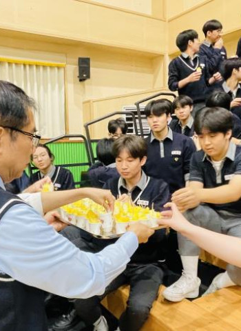 平澤高中生愛上臺南鳳梨　臺南市長黃偉哲前進韓國校園推廣臺南農產深化城市交流