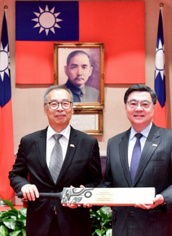 行政院長卓榮泰接見墨爾本臺灣同鄉會返國參訪團　強調深化臺澳合作與強化經濟韌性守護臺灣自由民主