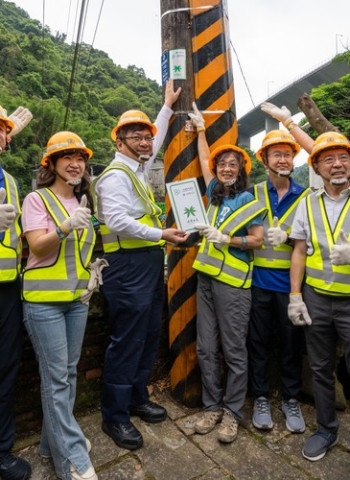 有光就有路！台電攜手千里步道協會　電桿化身國家級綠道引路標誌