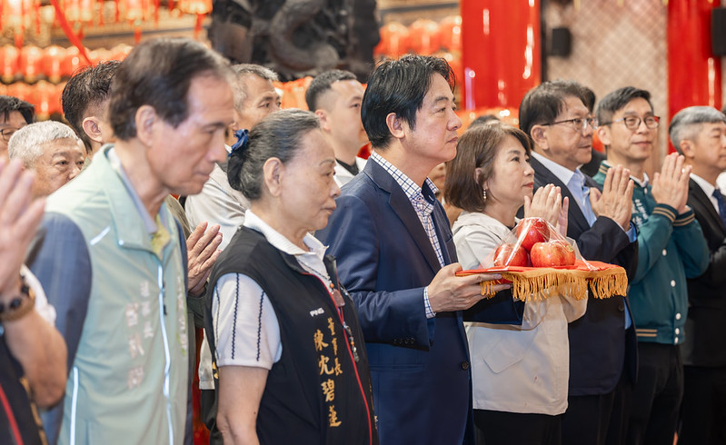 賴清德總統赴屏東慈鳳宮參香祈福　強調政府拚經濟、顧弱勢、強化國安　盼團結讓人民生活越來越好