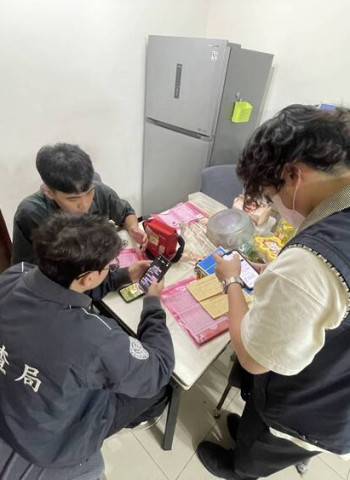 調查局破獲新北桃園藏匿大學租屋套房3座詐騙機房　查扣11臺貓池揭詐團運作手法