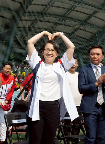 蕭美琴副總統出席企業女子壘球聯賽開幕戰　倡議女性友善運動環境持續深化