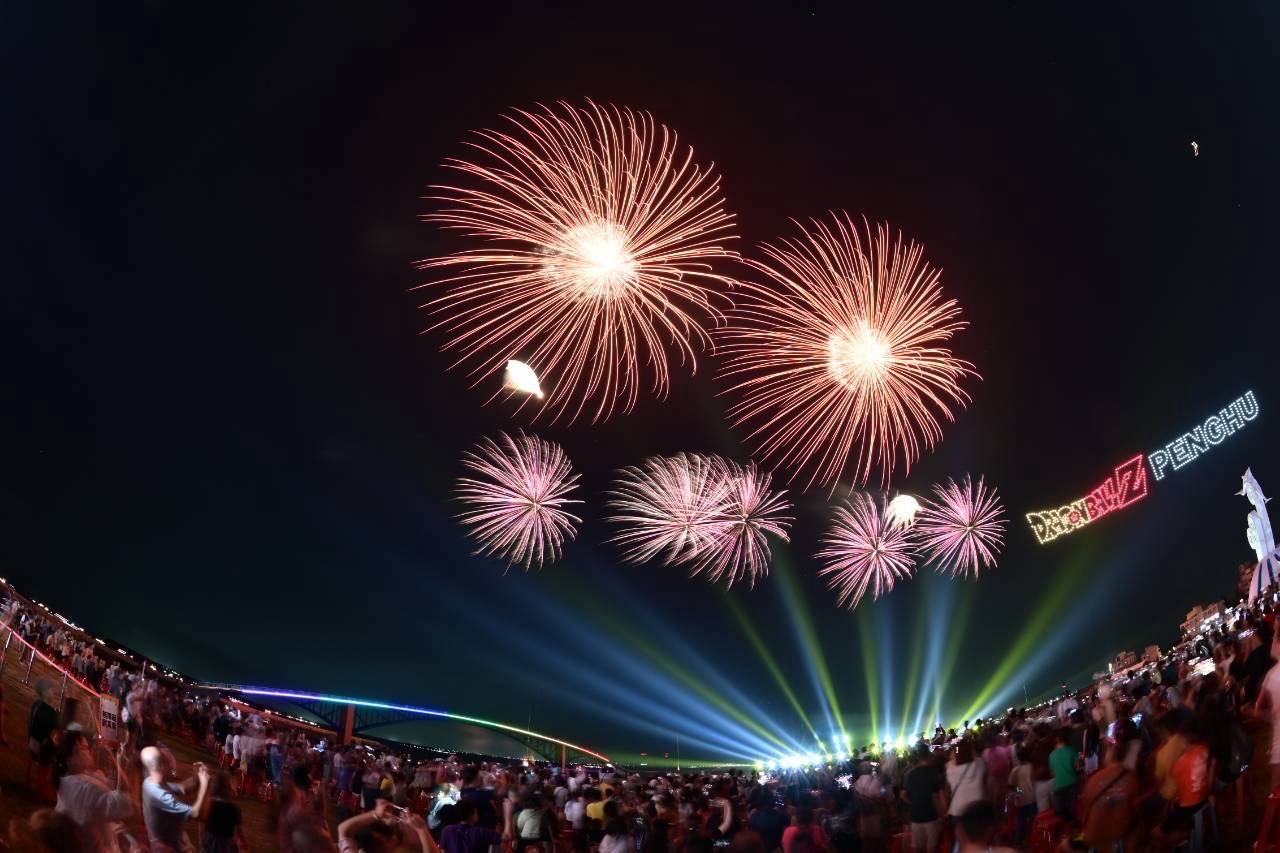 2026澎湖國際海上花火節登場　限定無人機秀與600秒煙火打造夏夜盛宴
