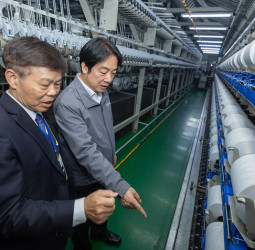 賴清德總統訪彰化聚隆纖維　與紡織業座談強調政府持續挺中小微企業、強化產業競爭力
