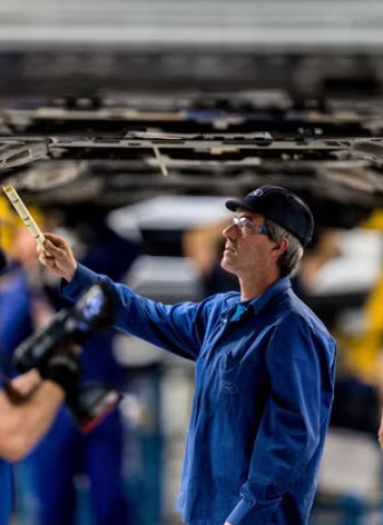 年薪380萬仍招不到人？福特Ford執行長示警美國製造業藍領人才斷層、汽車維修技師缺工加劇