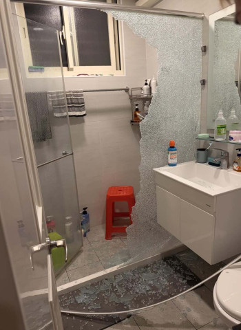 浴室玻璃門深夜爆裂引熱議　專家提醒防爆膜可降低強化玻璃潛藏風險