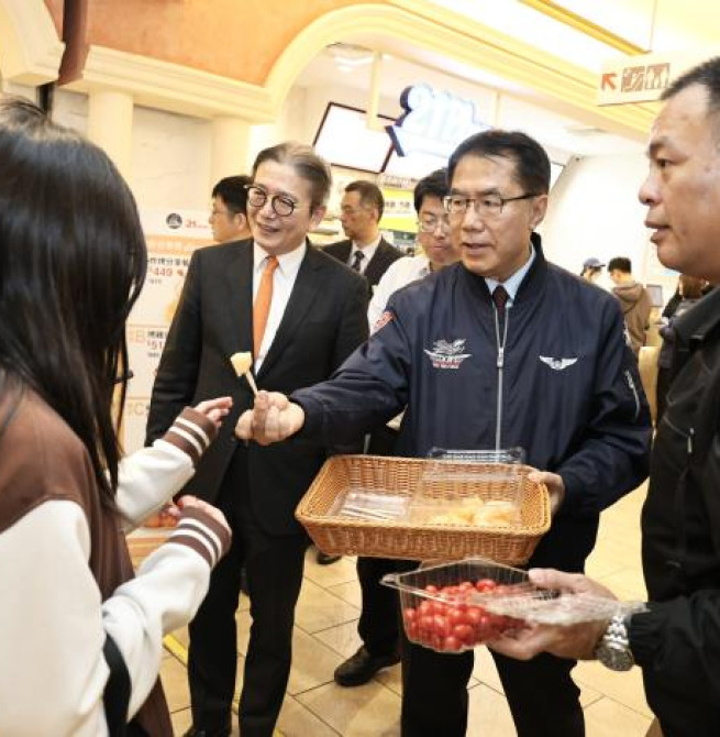 「新春瘋台南．農來上賀禮」週末登場  臺南市長黃偉哲現身板橋大遠百推廣臺南優質農漁特產