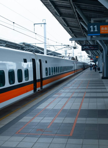 高鐵台南站發生旅客落軌意外　1307車次停駛調查　中午全線恢復正常營運