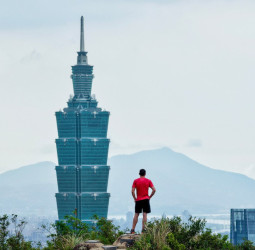 GAMA創辦人從美國野外攀岩好手Alex Honnold挑戰101，解析市場品牌定位的三大真相