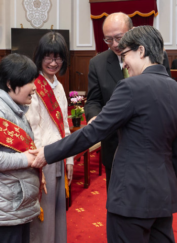 蕭美琴副總統接見第28屆大愛獎得主政府將以長照3.0深化身心障礙與照顧者支持
