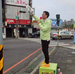 民進黨臺南第8選區初選升溫　林建南重返選戰上街頭展開基層拜票