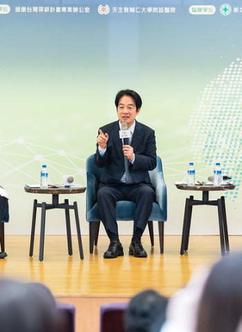 賴清德總統出席健康台灣深耕論壇，透過健康台灣深耕計畫改善醫療環境，推動健康平權與醫療永續發展