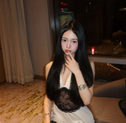 嚴凱泰千金嚴珮瑜公開IG　火辣照曝光，名媛生活搭賓利座駕、非自家車成焦點