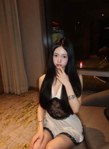 嚴凱泰千金嚴珮瑜公開IG　火辣照曝光，名媛生活搭賓利座駕、非自家車成焦點