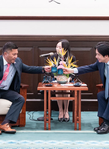 賴清德總統接見馬紹爾群島外長康仁德　盼持續深化臺馬各領域合作　共同提升經濟韌性