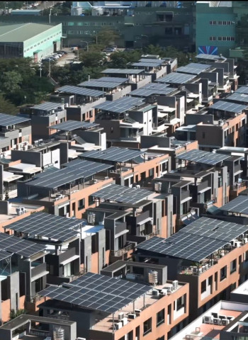 台南推動屋頂太陽光電　配合中央修法強化抗風與回收管理　民眾設置綠電安全保障再提升