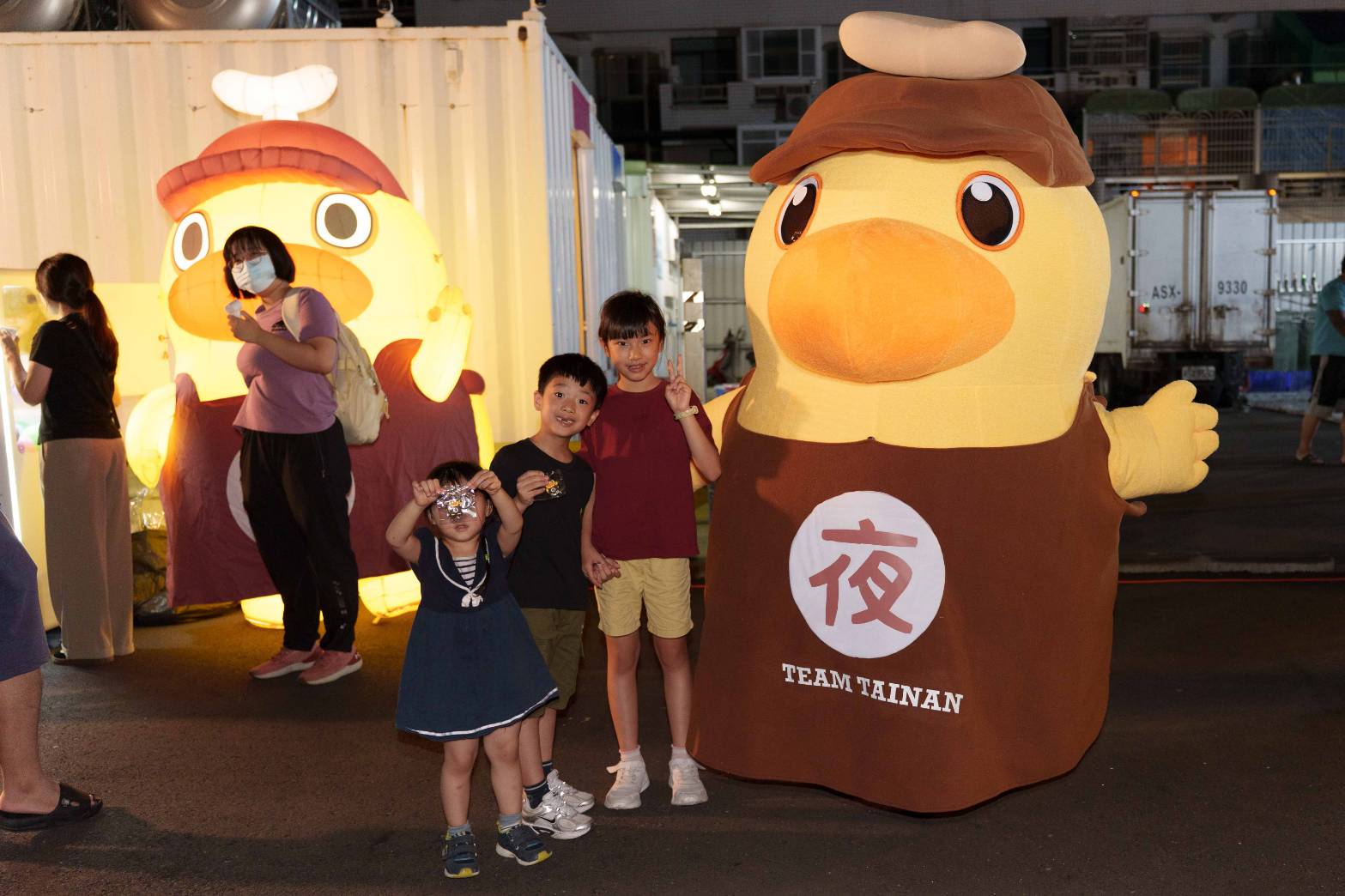 台南夜市活動推薦！夜奇鴨走進中洲寮夜市，「扭出夜奇鴨」掀排隊熱潮