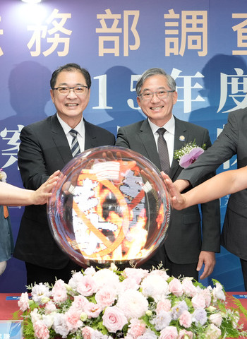 禁絕毒駕！法務部調查局公開銷燬歷來最大宗獲案毒品　2359公斤毒品全數焚化展反毒決心
