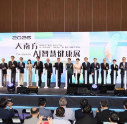 大南方AI智慧健康展沙崙登場　行政院長卓榮泰、臺南市長黃偉哲見證逾百項技術應用成果