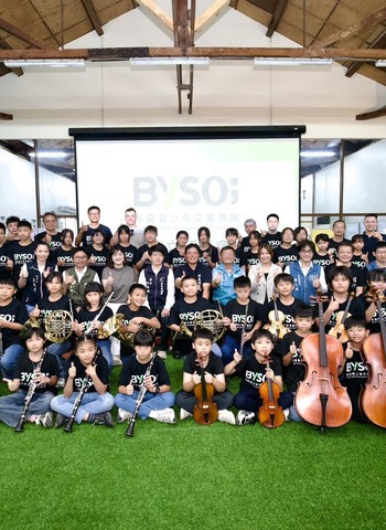 高雄國家海洋日登場　雲林艦開放參觀攜手布袋青少年交響樂團演奏《神鬼奇航》
