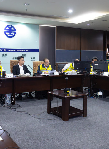 視察臺鐵一級應變小組　交通部長陳世凱：優先提供旅運資訊並待積水退後完成設施檢查